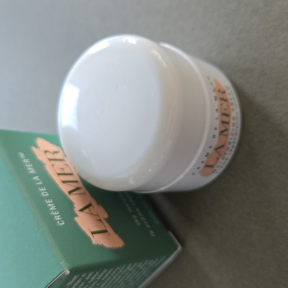Brand New in Box LA MER  Creme De La Mer  cream 7 M. L  Moisturizing cream - Picture 2 of 2